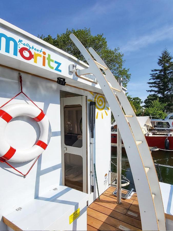 Hotel en barco Hausboot Fiona Im Yachthafen Berlin-schmoeckwitz Auf Der Spree Und Dem Mueggelsee Von Anfang April Bis Ende Oktober