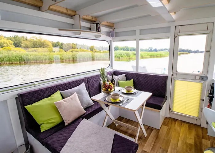 Hausboot Fiona Im Yachthafen Berlin-Schmoeckwitz Auf Der Spree Und Dem Mueggelsee Von Anfang April Bis Ende Oktober